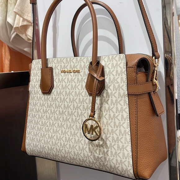 MICHAEL KORS
Mercer Medium Logo and Leather Belted Satchel Crossbody
Vanilla
NWT - Picture 3 of 16